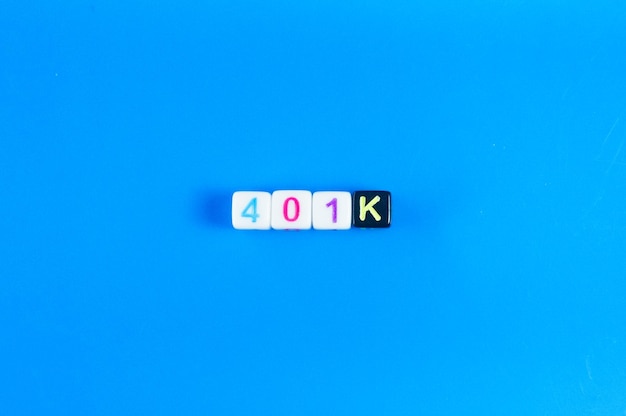 Un fondo azul con el número 401 k