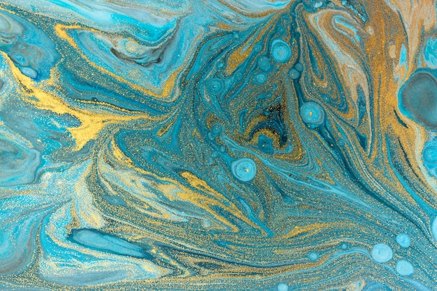 Fondo azul veteado. Textura líquida de mármol dorado.