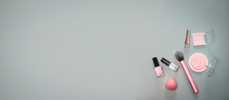 Foto fondo de belleza con productos de maquillaje cosmético facial espacio libre para espacio de copia de texto