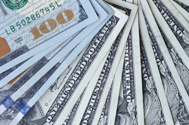 Fondo de billetes de dólar telón de fondo de textura abstracta con muchos cientos de billetes ricos vida