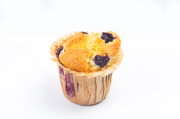 Foto el fondo blanco de blueberry muffin