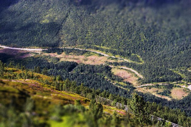 Fondo de bokeh de caminos de montaña de noruega hd