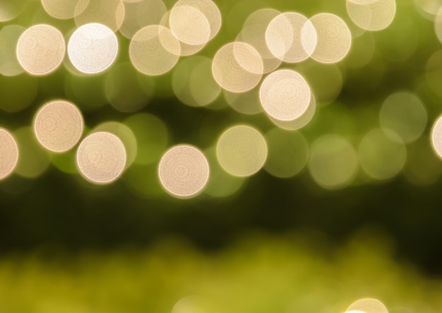 Fondo bokeh de Navidad abstractamente desenfocado de amarillo y verde