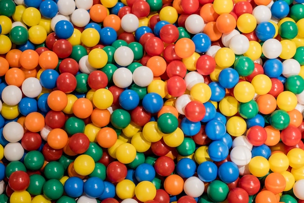 Foto fondo de bolas de colores, juguete para niños