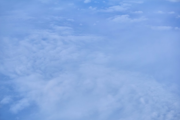 Fondo borroso, celaje - nubes, vista superior, desde un avión o desde el espacio