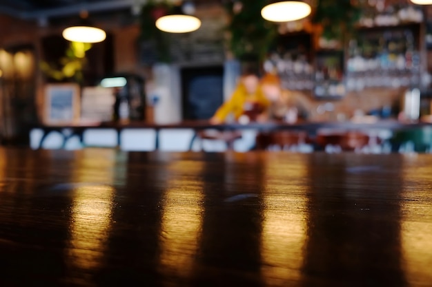 Fondo de café de desenfoque. Interior del pub. Restaurante