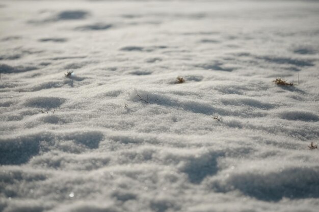 Fondo de camuflaje del ejército de invierno de nieve abstracta con grietas ar c