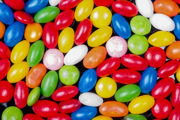 Fondo de caramelos de colores en diferentes formas