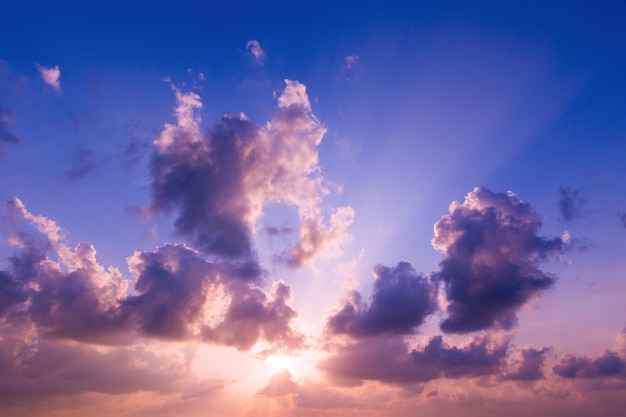 Fondo de cielo al atardecer