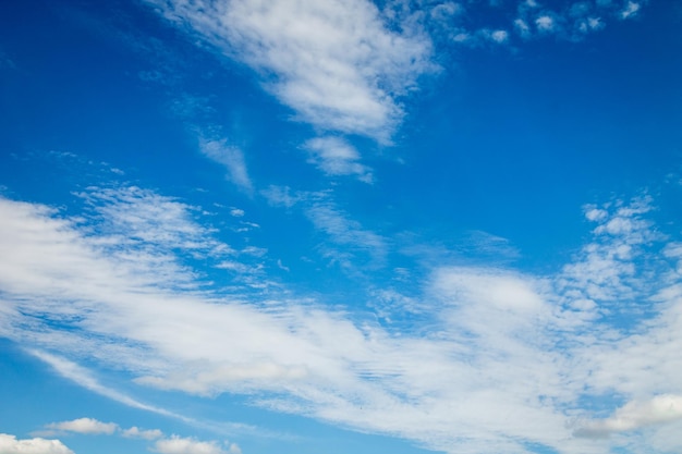 Fondo de cielo azul y blanco Textura natural