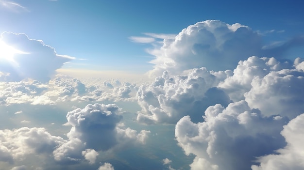 Fondo de cielo azul con nubes cúmulos