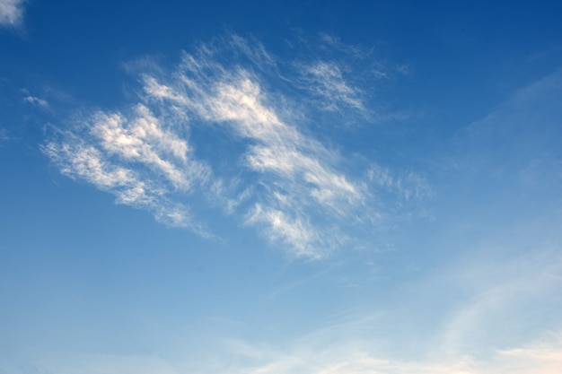 fondo de cielo cielo con nubes blancas