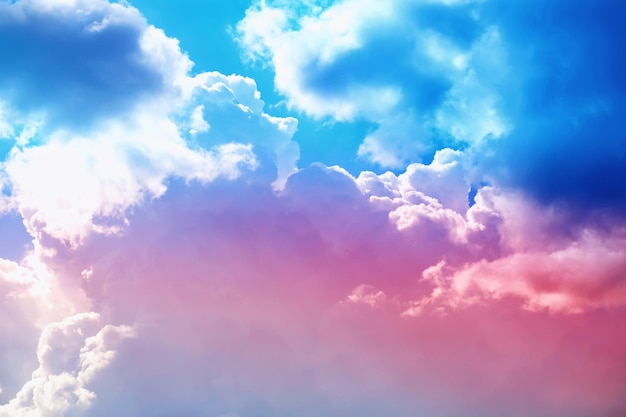 Fondo de cielo multicolor Nubes altas en el cielo de verano Observaciones meteorológicas del cielo
