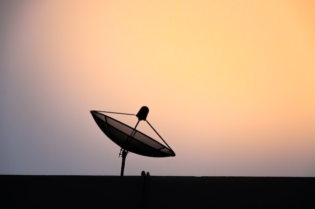 Fondo de cielo naranja sombra de satélite