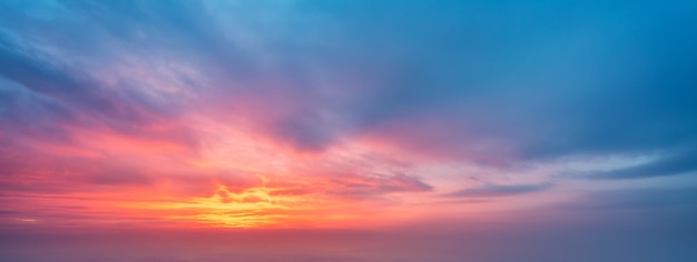 Fondo de cielo y nube de noche