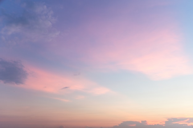 Fondo de cielo y nubes