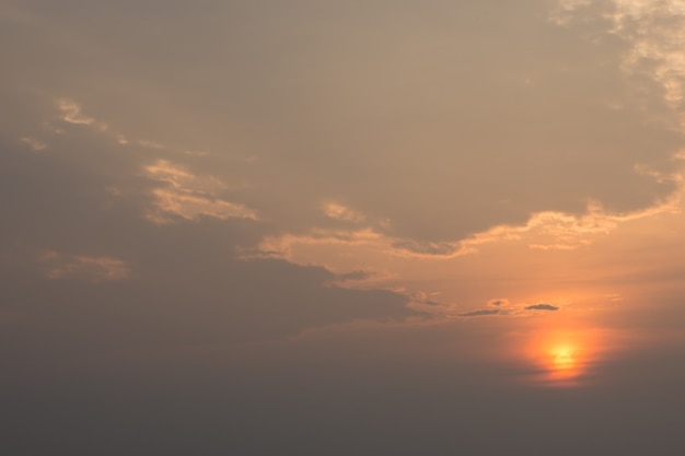 Fondo de cielo y nubes