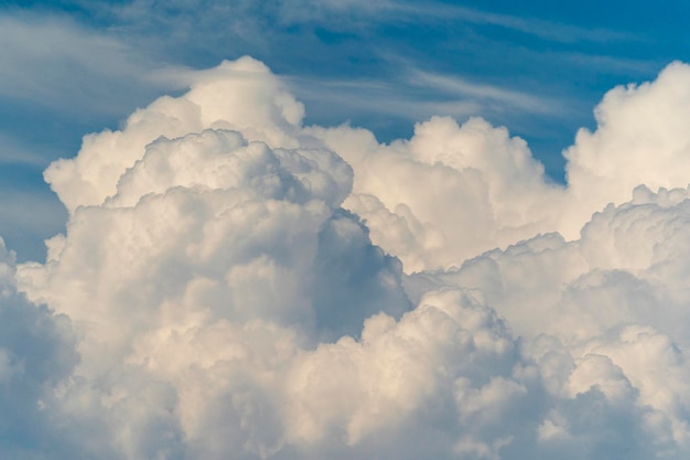 Fondo de cielo nublado