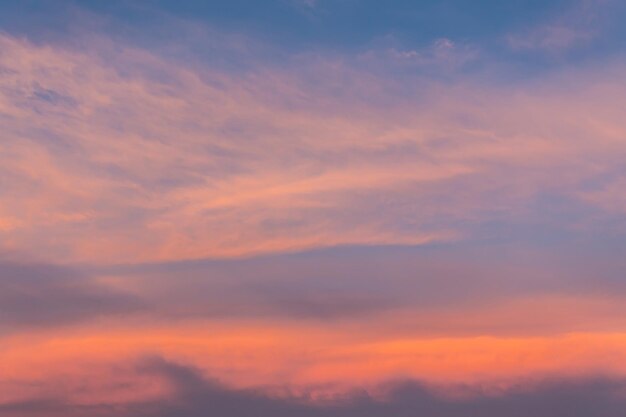 Fondo de cielo de puesta de sol brillante