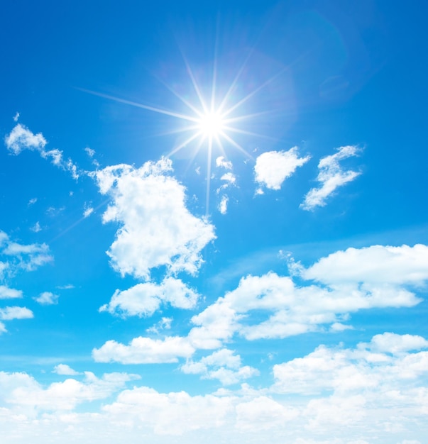 Fondo de cielo soleado con nubes