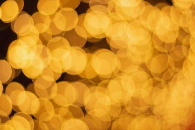 Fondo de círculo bokeh dorado y multicolor para navidad y feliz año nuevo con espacio para mostrar mensajes