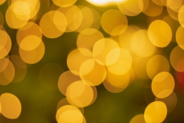 Fondo de círculo bokeh dorado y multicolor para navidad y feliz año nuevo con espacio para mostrar mensajes