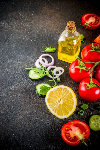 Fondo de cocina, ingredientes de ensalada fresca, cocina italiana