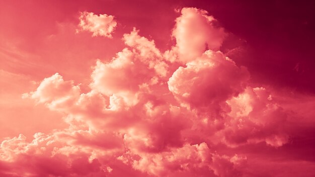 Fondo de color rojo nublado abstracto