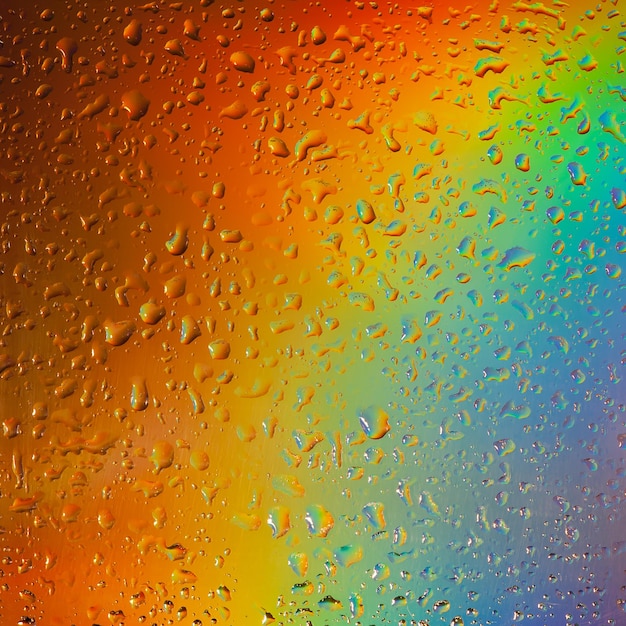 Fondo colorido con gotas de agua