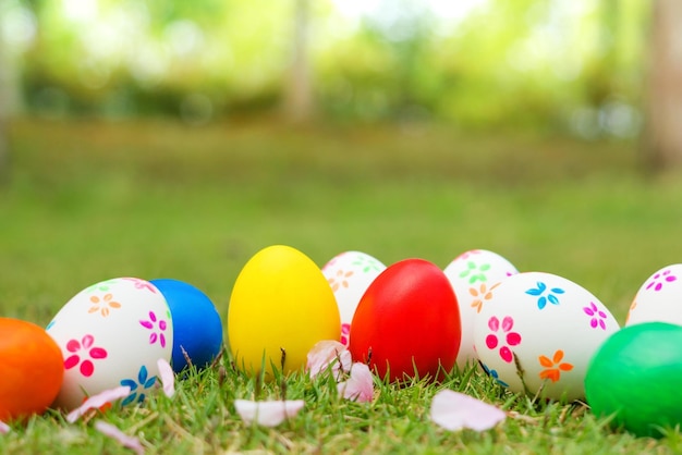 Fondo colorido de huevos de Pascua Felices Pascuas