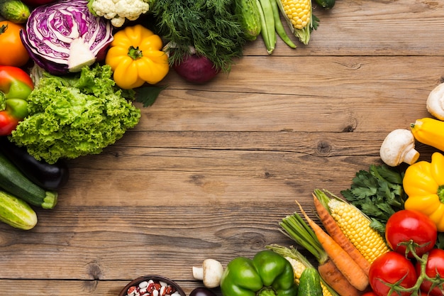 Fondo colorido de verduras con espacio de copia