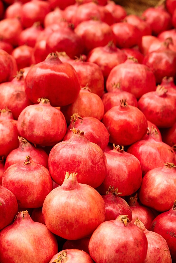 Fondo de comida de frutas de granada Montón de granadas rojas frescas