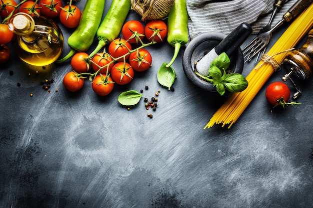 Foto fondo de comida italiana con ingredientes