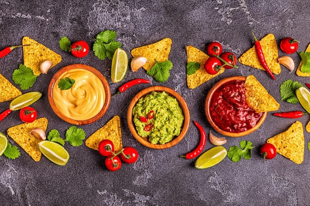 Fondo de comida mexicana salsa de guacamole salsas con queso