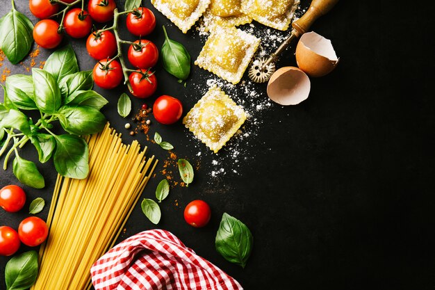 Fondo de comida sana italiana con espacio de copia