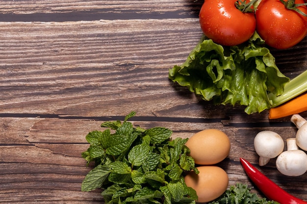 fondo de comida. tomate y verduras