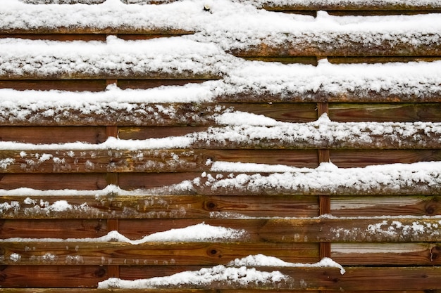 Fondo concepto-natural de la textura del invierno de los tableros cubiertos con nieve.