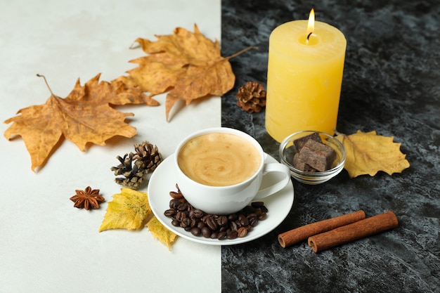 Fondo de concepto de otoño acogedor con bebida de café