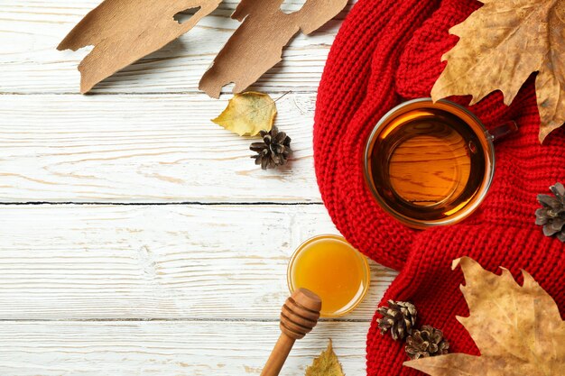 Fondo de concepto de otoño acogedor con bebida de té