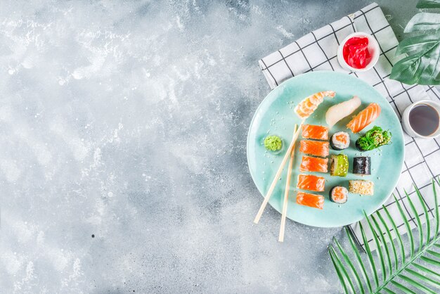 Fondo de conjunto mixto de sushi diferente