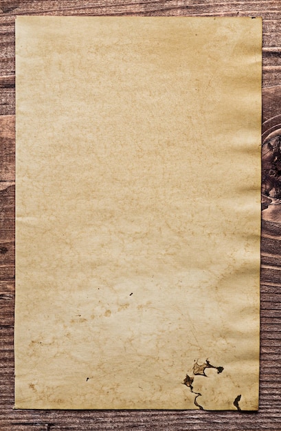 Foto fondo de copyspace papel en blanco vintage en tablero de madera antiguo con lugar para el texto