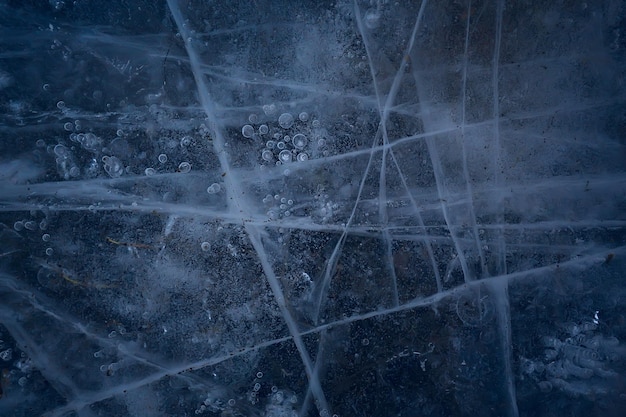 fondo de cristal de hielo azul, textura abstracta de la superficie del hielo en el cristal, agua de temporada congelada