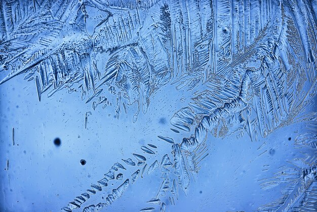 fondo de cristal de hielo azul, textura abstracta de la superficie del hielo en el cristal, agua de temporada congelada