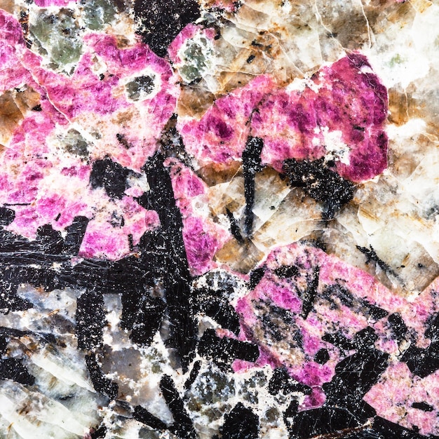 Fondo cuadrado de eudialyte y aegirine