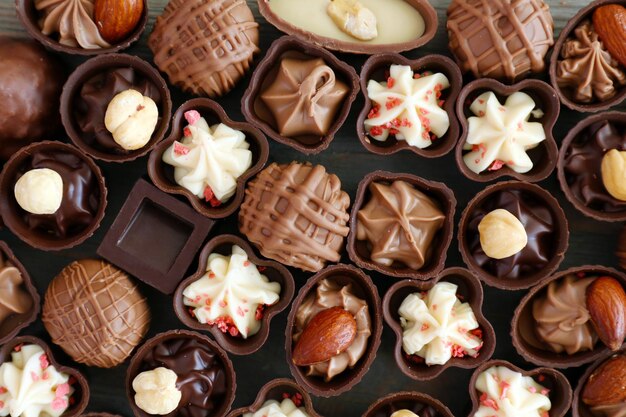 Fondo de deliciosos dulces de chocolate, primer plano