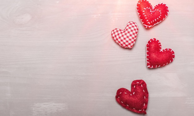 Fondo del día de San Valentín con corazones rojos.
