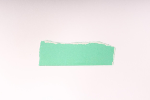 Fondo de diseño de papel rasgado realista