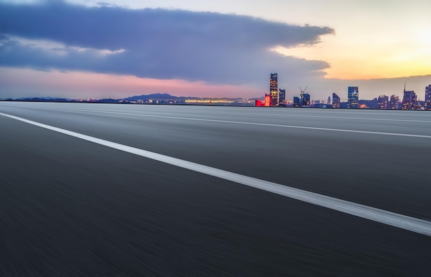 Fondo de edificios de carreteras y ciudades modernas chinas