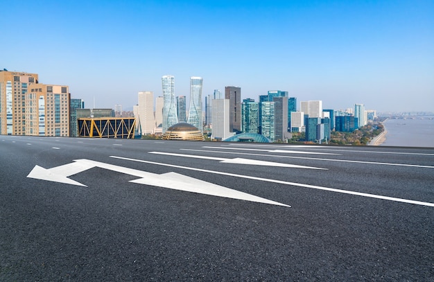 Fondo de edificios de carreteras y ciudades.