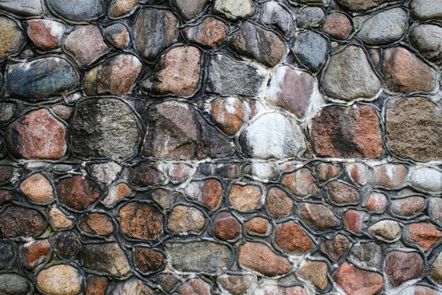 El fondo es un antiguo muro de piedra hecho de adoquines